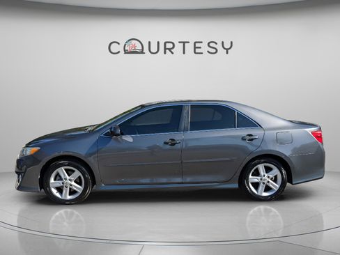 Used 2012 Toyota Camry SE image 4