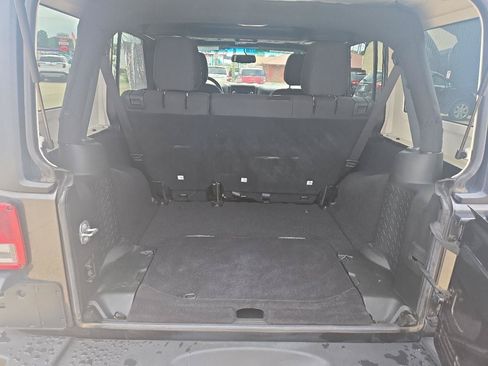 Used 2017 Jeep Wrangler Unlimited Sport w/ Quick Order Package 24S AWD/4WD image 13
