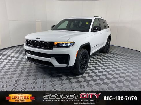 New 2026 Jeep Grand Cherokee Altitude image 3