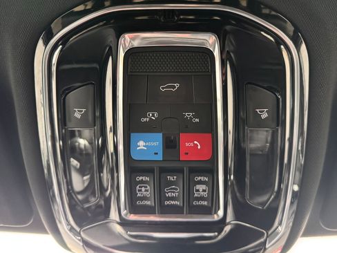 Used 2021 Jeep Grand Cherokee L Overland w/ Luxury Tech Group IV image 32