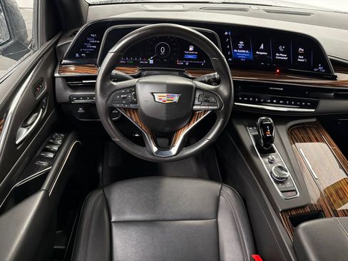 Used 2024 Cadillac Escalade ESV Luxury AWD/4WD image 23