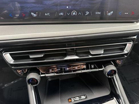 New 2026 Chevrolet Traverse LT w/ LPO, Floor Liner Package image 22