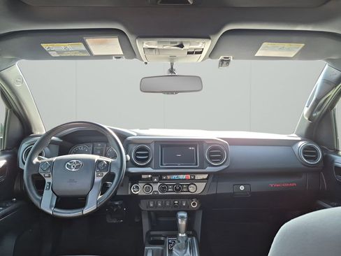 Used 2016 Toyota Tacoma TRD Sport image 23