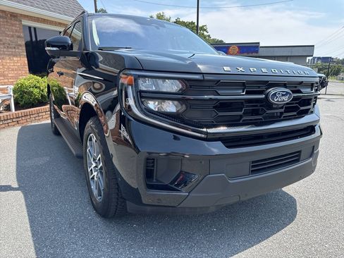 Used 2025 Ford Expedition Active AWD/4WD image 6