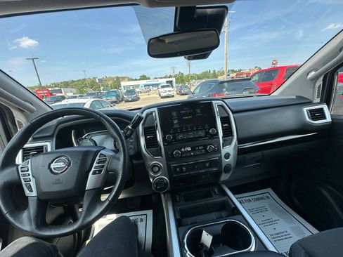 Used 2021 Nissan Titan SV w/ SV Convenience Package AWD/4WD image 42