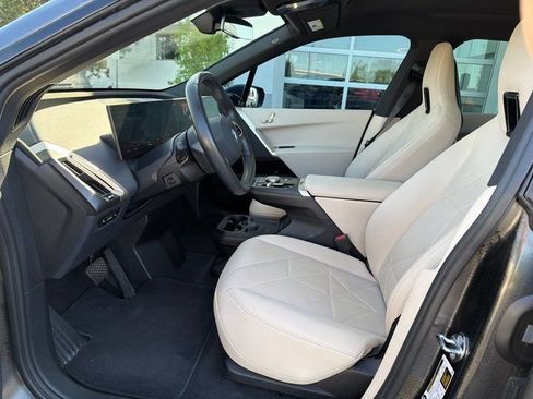 Used 2023 BMW iX xDrive50 w/ Sport Package AWD/4WD image 10