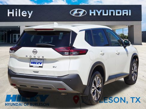 Used 2023 Nissan Rogue SV image 4
