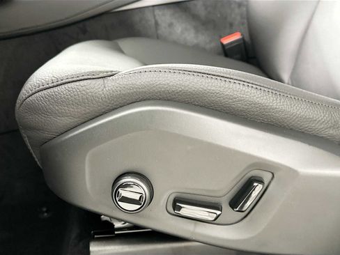 Certified 2025 Volvo XC90 T8 Plus w/ Protection Package Premier image 15