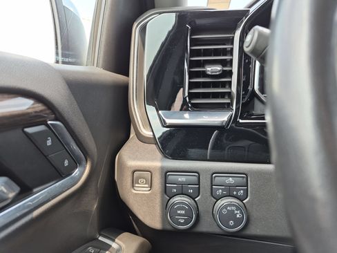 Certified 2022 Chevrolet Silverado 1500 LT AWD/4WD image 18
