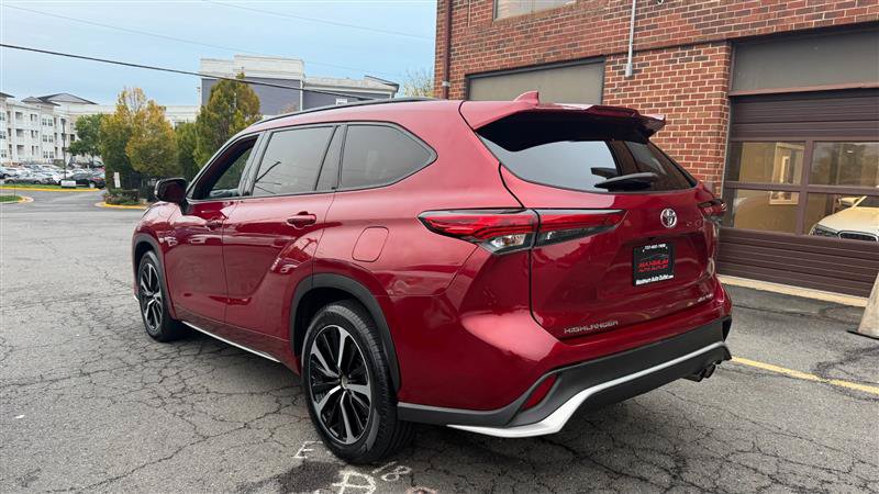 Used 2021 Toyota Highlander XSE AWD/4WD image 12
