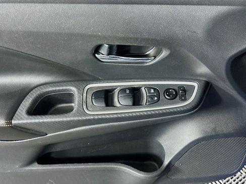 Used 2020 Nissan Versa SR w/ Convenience Package FWD image 15