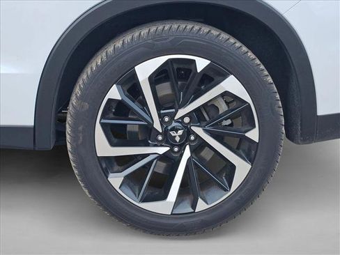 Used 2024 Mitsubishi Outlander SE image 5