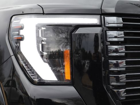 Used 2025 GMC Sierra 2500 Denali Ultimate image 32