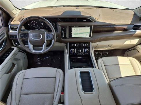 Used 2024 GMC Yukon XL Denali w/ Advanced Technology Package AWD/4WD image 19