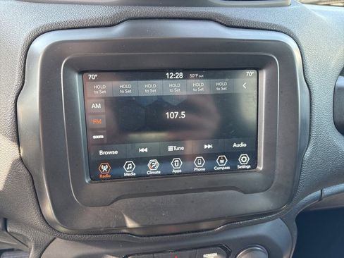 Used 2018 Jeep Renegade Latitude image 14