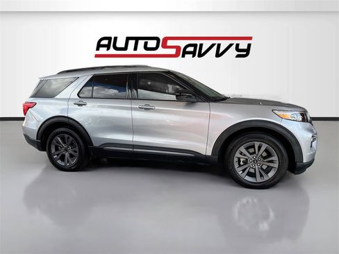 Used 2023 Ford Explorer XLT w/ Equipment Group 202A image 8