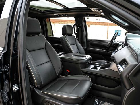 Used 2024 GMC Yukon XL SLT w/ SLT Luxury Package AWD/4WD image 39