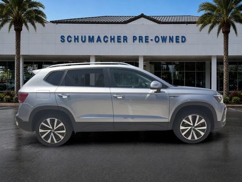 Used 2024 Volkswagen Taos SE FWD image 8