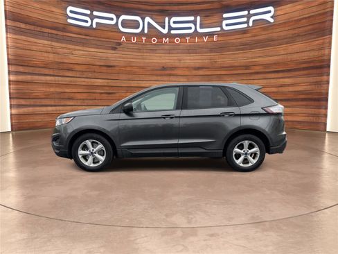 Used 2017 Ford Edge SE image 2