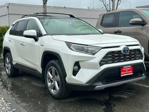 Used 2020 Toyota RAV4 Limited image 3