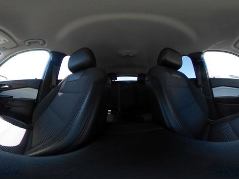 Used 2025 Chevrolet Trax LT FWD image 43