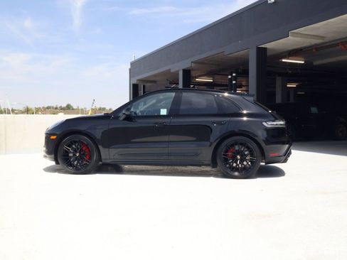 Certified 2023 Porsche Macan GTS w/ Premium Package Plus AWD/4WD image 2