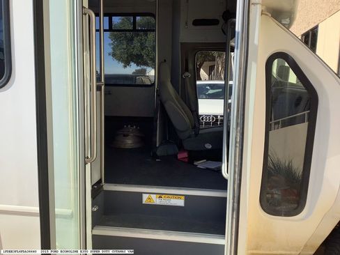 Used 2015 Ford E-350 and Econoline 350 Super Duty image 11