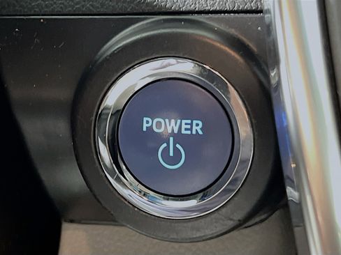 Used 2017 Toyota Camry XLE image 23