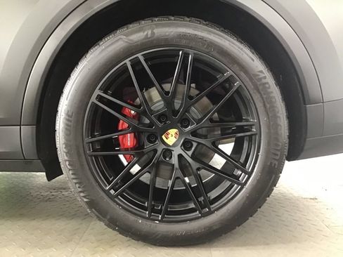Certified 2024 Porsche Cayenne S AWD/4WD image 12