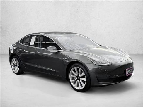 Used 2018 Tesla Model 3 Long Range RWD image 3