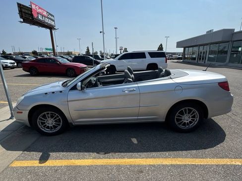 Used 2008 Chrysler Sebring Touring FWD image 3