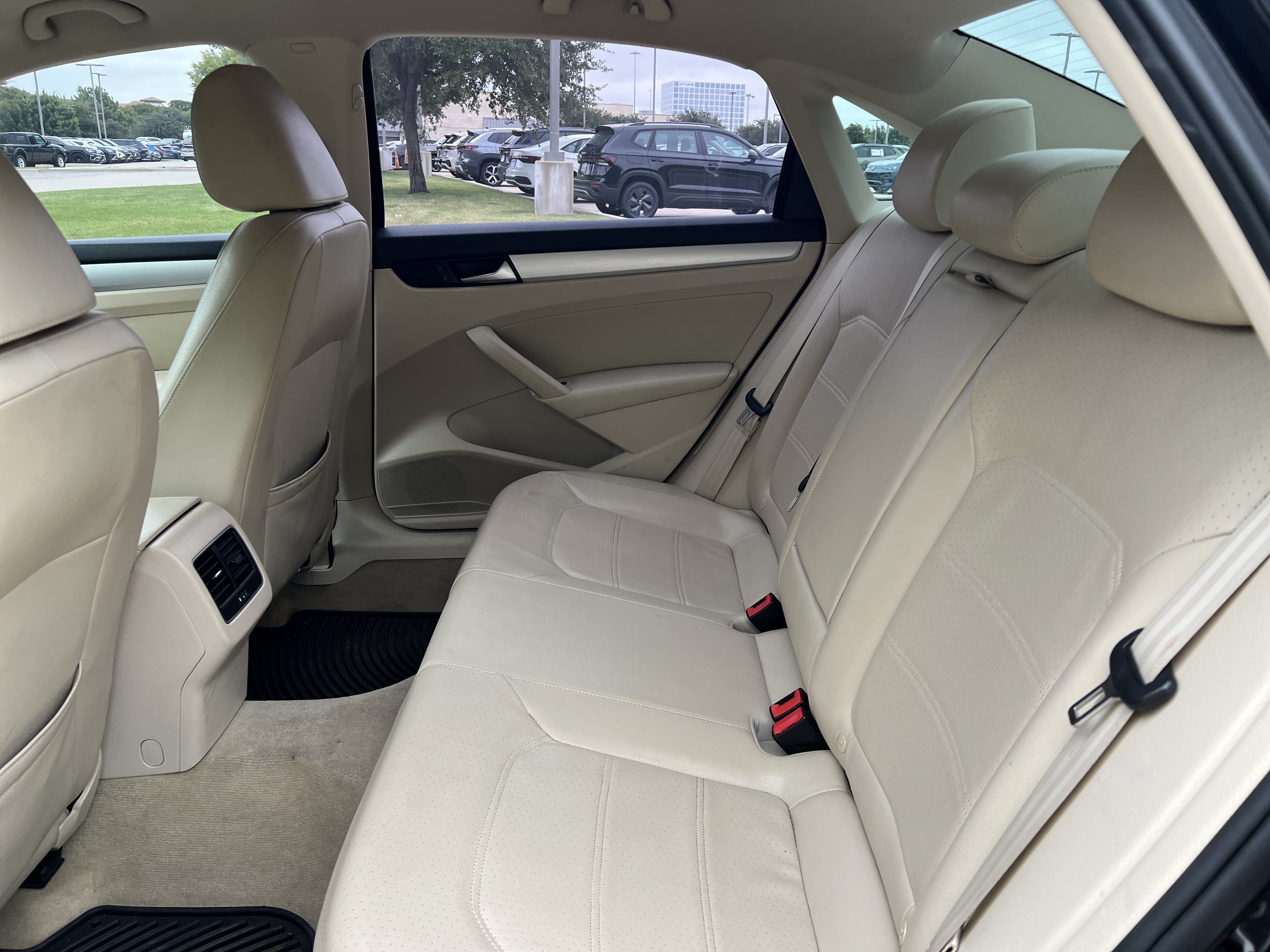 Used 2013 Volkswagen Passat 2.5 SE FWD image 24