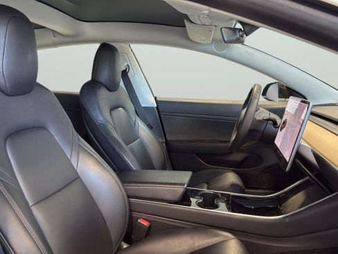 Used 2020 Tesla Model 3 Standard Range RWD image 16