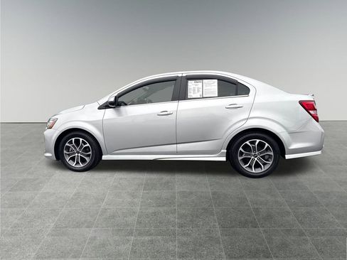 Used 2020 Chevrolet Sonic LT w/ Convenience Package image 2