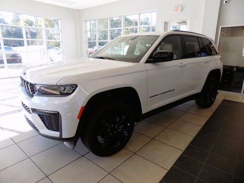 New 2026 Jeep Grand Cherokee Limited w/ Limited Altitude Package RWD image 3