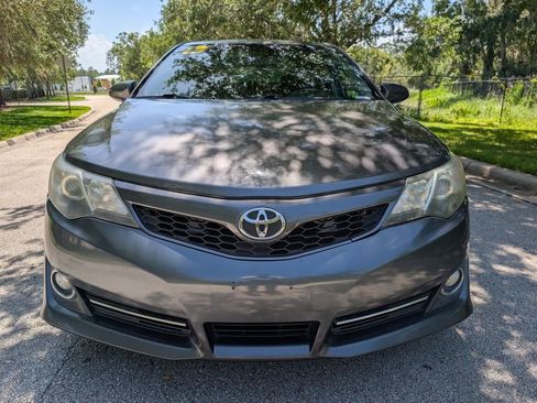 Used 2013 Toyota Camry SE w/ Convenience Pkg FWD image 2