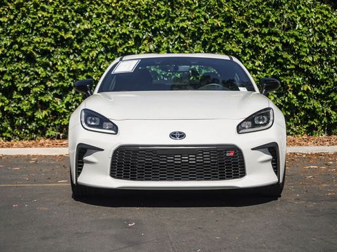 Used 2023 Toyota GR86 w/ ALL Weather Mat Package (TMS) RWD image 2