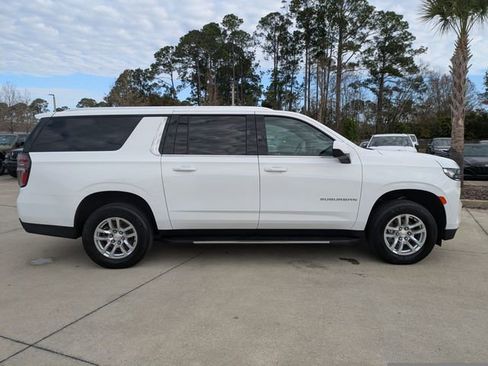 Used 2024 Chevrolet Suburban LT RWD image 3