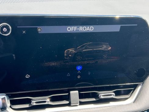 Used 2026 Chevrolet Equinox LT AWD/4WD image 34