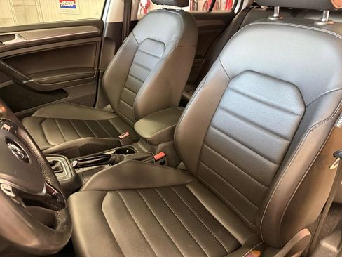 Used 2017 Volkswagen Golf Alltrack SEL image 16
