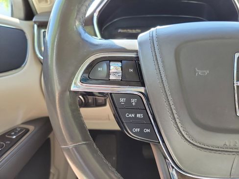 Used 2017 Lincoln Continental Select FWD image 16
