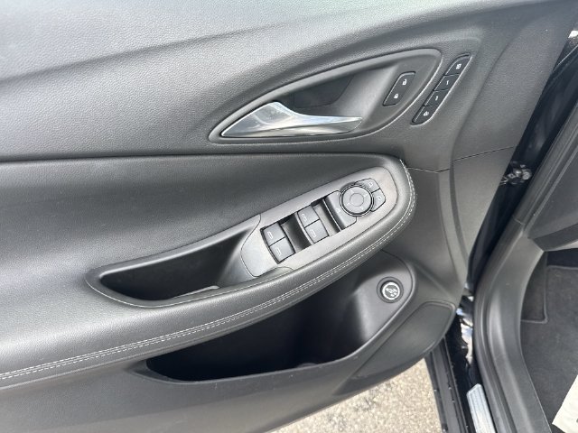 Used 2023 Buick Encore GX Essence w/ Experience Buick Package FWD image 22
