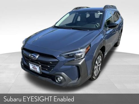 Used 2025 Subaru Outback Premium AWD/4WD image 4