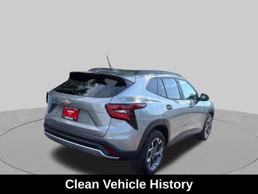 Used 2024 Chevrolet Trax LT w/ Sunroof Package FWD image 6