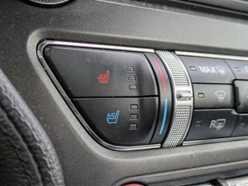 Used 2019 Ford Mustang Premium RWD image 26