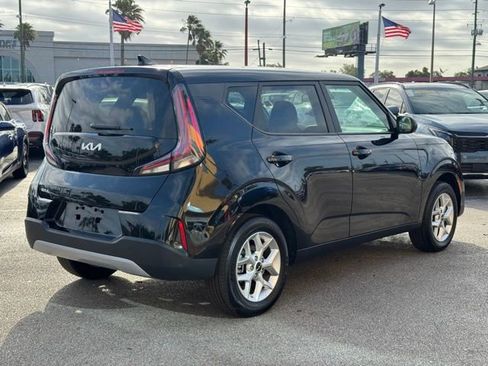 Certified 2025 Kia Soul LX w/ LX Technology Package FWD image 4