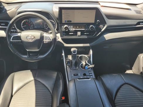 Used 2023 Toyota Highlander Limited AWD/4WD image 16