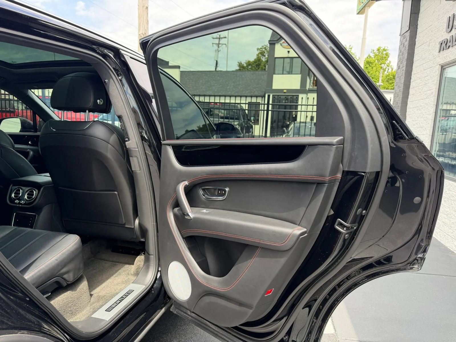 Used 2020 Bentley Bentayga AWD/4WD image 75