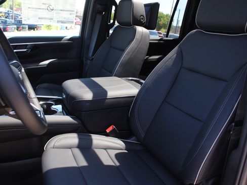 New 2026 Chevrolet Suburban Premier AWD/4WD image 9