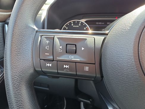 Used 2023 Nissan Rogue SV FWD image 15